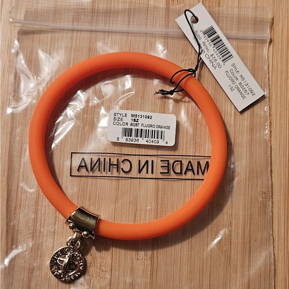 NWT MARC BY MARC JACOBS SILICONE BANGLE BRACELET FLUORO ORANGE WITH GOLD CHARM